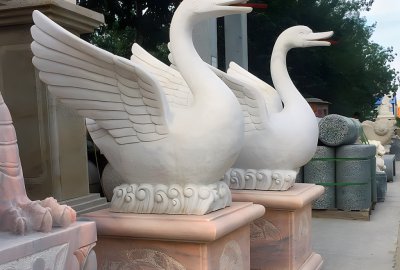 漢白玉天鵝雕塑擺件，石雕噴水鵝雕塑